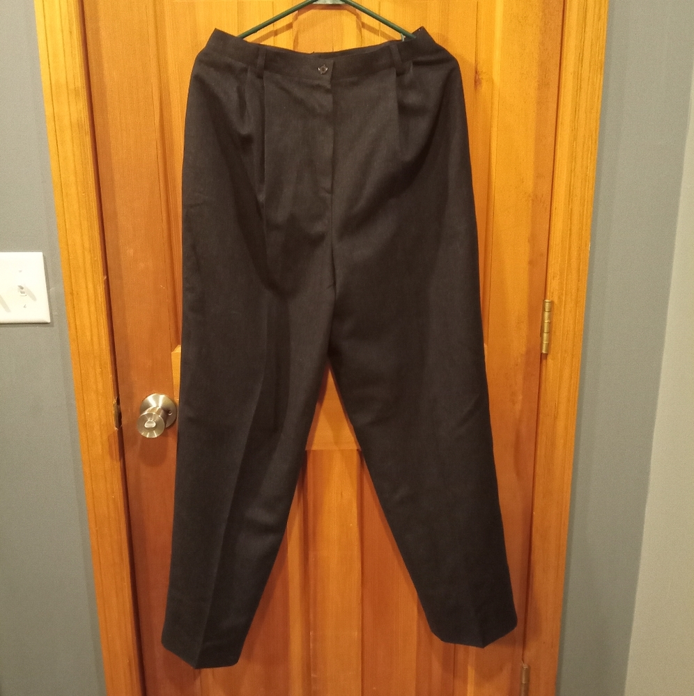 NWT harve benard by Benard Holtzman 100% wool black pants size 10